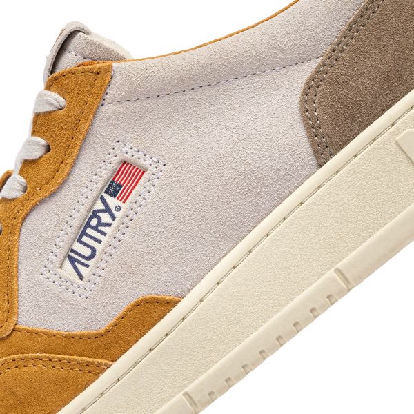 Autry Medalist Low Sneaker Off White/Bruin/Oranje