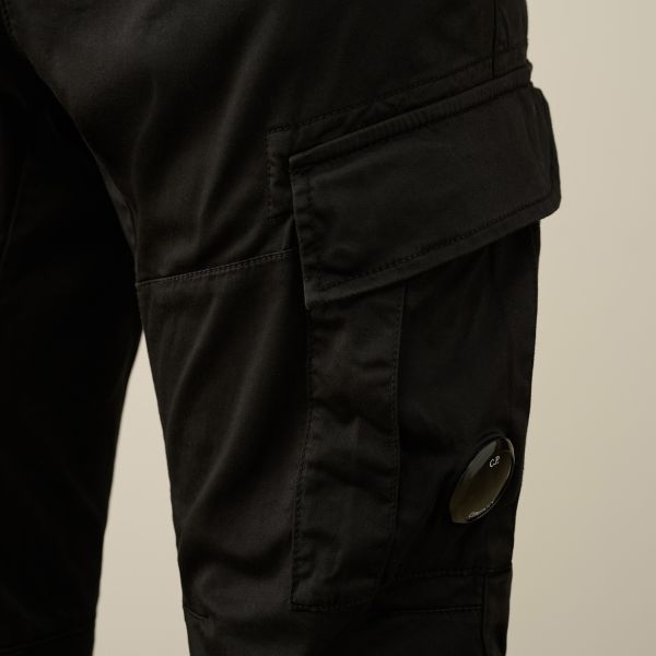 CP Company Stretch Sateen Ergonomic Lens Cargo Broek Zwart